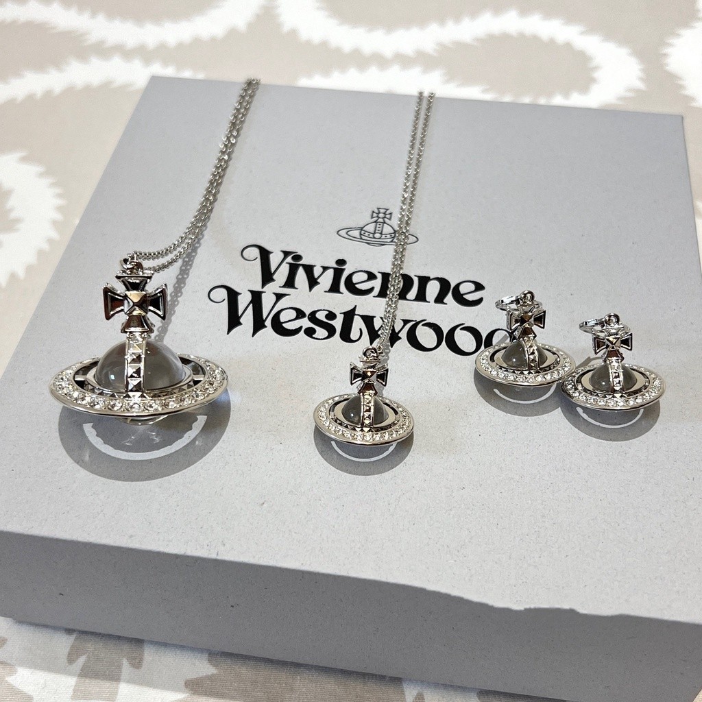 สร้อยคอ จี้หินดาวเคราะห์ Vivienne Westwood