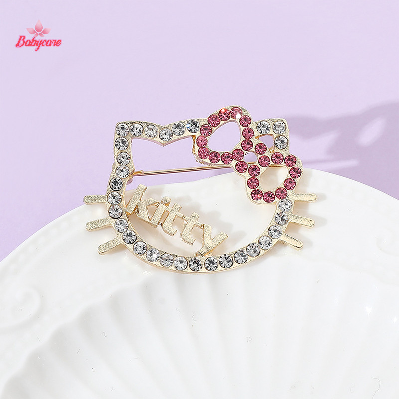 Byce> Sanrio กลวง เพชร Hello Kitty ชุดน่ารัก แมว ปกเสื้อ สําหรับกระเป๋าเป้ เข็มกลัด สําหรับผู้หญิง เคลือบพิน ของขวัญ เครื่องประดับแฟชั่นใหม่