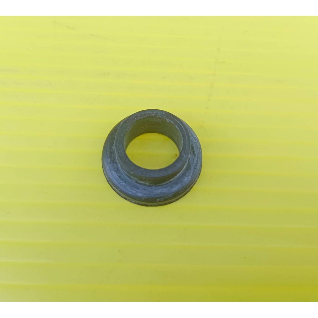 61103-KPF-910ยางรองบังโคลนหน้าแท้HONDA CBR150R,CBR250R,CBR300R,CB300Fและรุ่นอื่นๆ/1ชิ้น