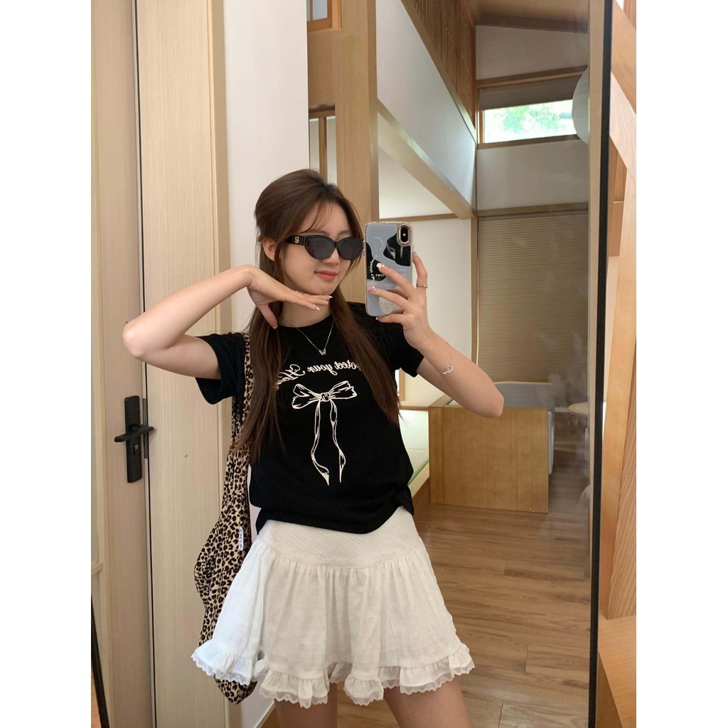 COD (จัดส่งในกรุงเทพฯ) MAO Shop babytee ตัวอักษรโบว์หวานพิมพ์เสื้อยืดคอกลมผู้หญิงเกาหลีรุ่นแสดงไหล่บวกผอม