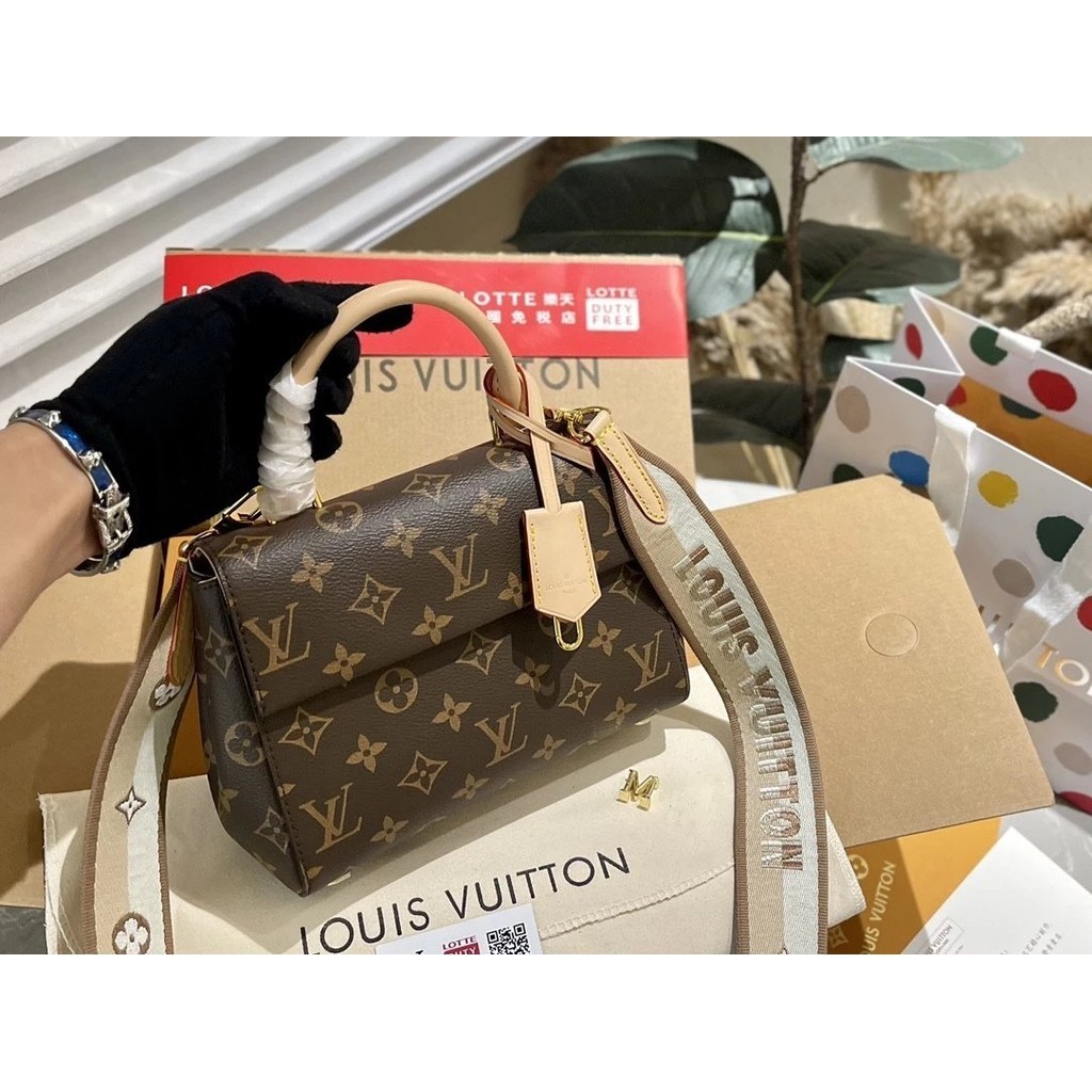 รุ ่ นสูง LV/Louis Vuitton Cluny Ladies Mini Presbyopic Canvas with Leather Flap Portable Shoulder Messenger Bag