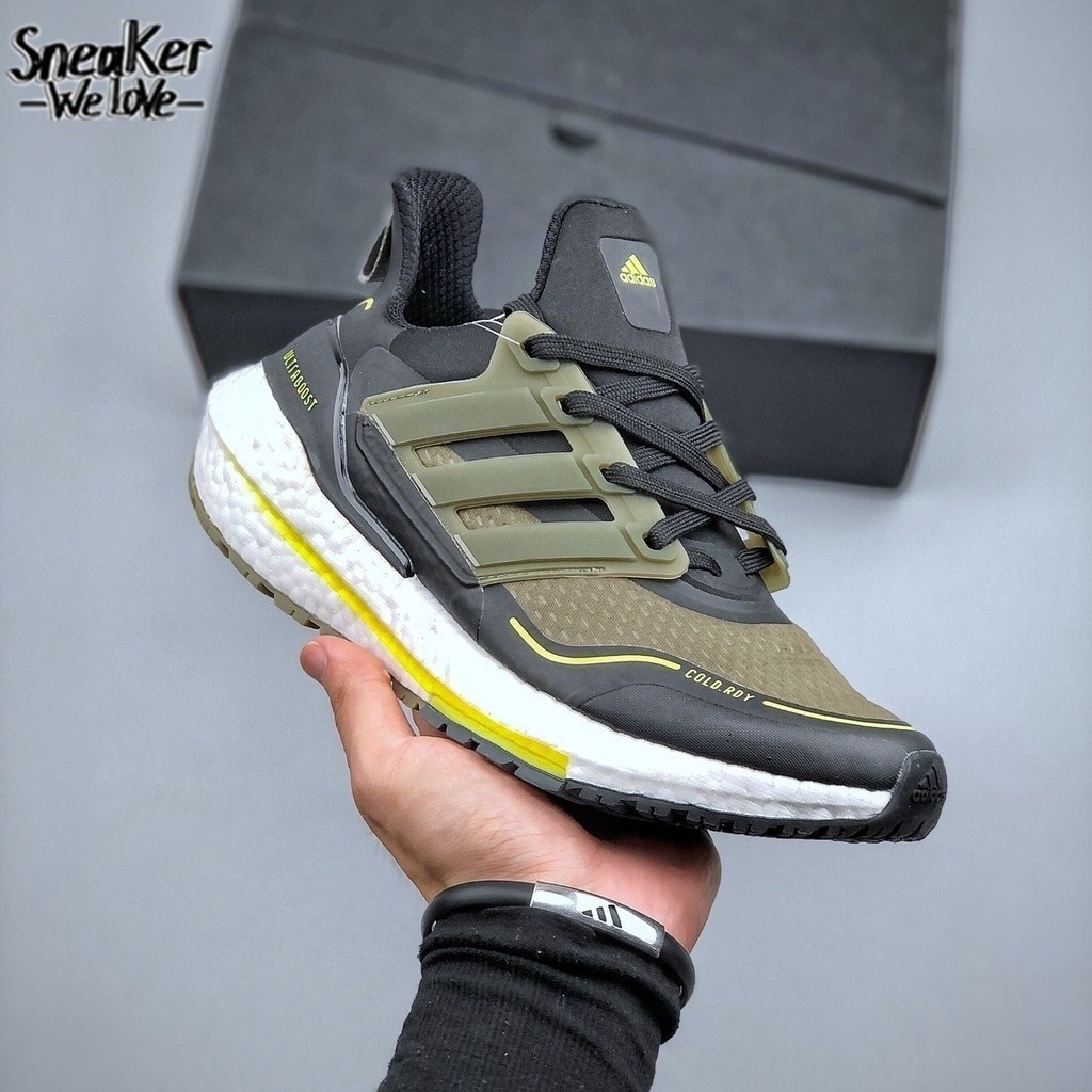 รองเท้าวิ่งมาราธอน Ultraboost 30