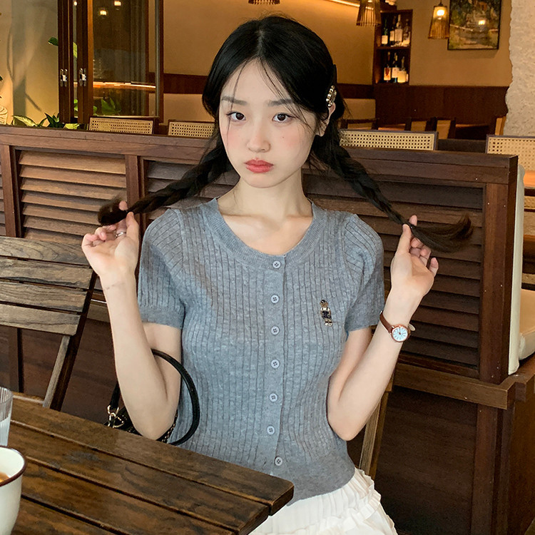 Gakki เสื้อยืดแขนสั้นปักหมี เสื้อสเวตเตอร์แขนสั้นผู้หญิง พร้อมส่ง 72056#