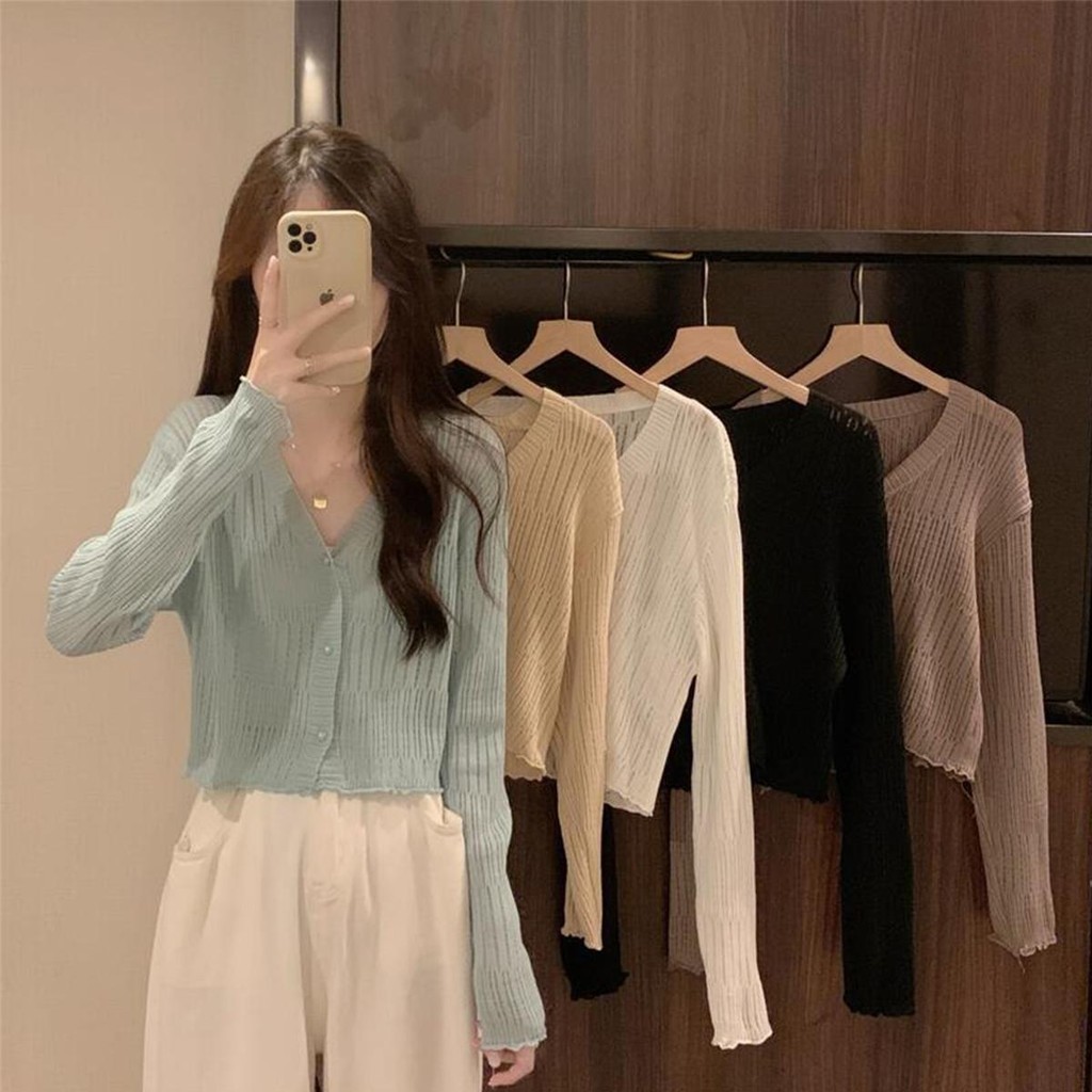 Lune_Graceเสื้อคลุมแขนยาวไหมพรมบาง คอวีกระดุมมุก สีพึ้นเข้ากันได้ทุกชุด แฟชั่นสไตล์เกาหลีสำหรับผู้หญิง รุ่น89304