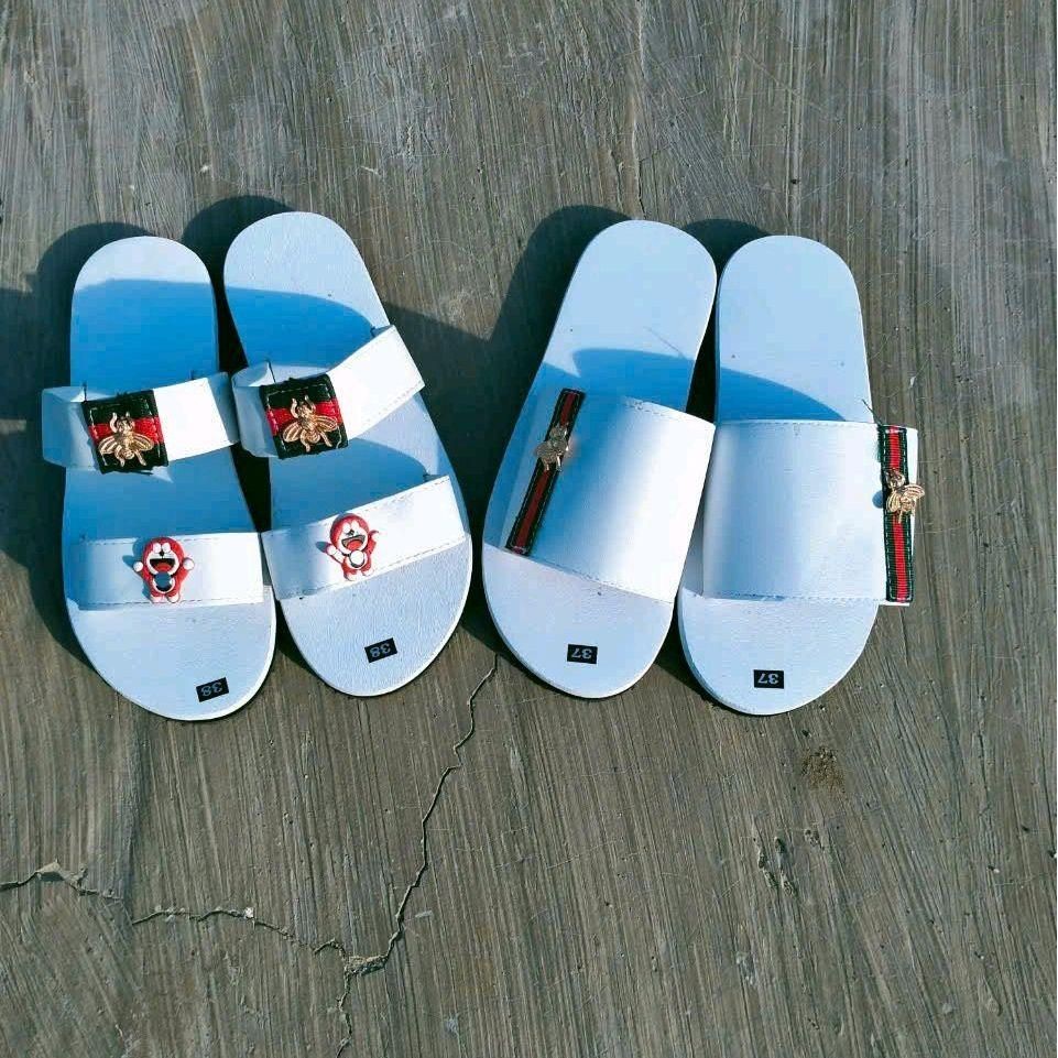 รองเท้าแตะผู้ชายและผู้หญิงสีขาวพร้อมร่มสีเขียว Su Jean Bronze Sole Sandaly รองเท้าแตะ sp88