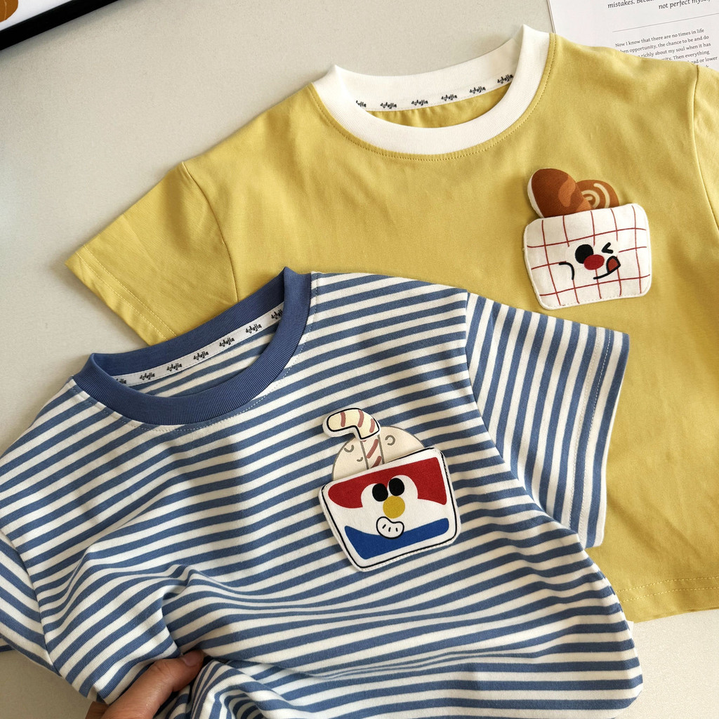 เสื้อยืดแขนสั้นเด็กผู้ชายฤดูร้อนสไตล์ใหม่เวอร์ชั่นเกาหลีผ้าฝ้ายแท้คอกลมแฟชั่นที่เรียบง่ายการ์ตูนลายสามมิติหล่อลําลอง คอมฟอร์