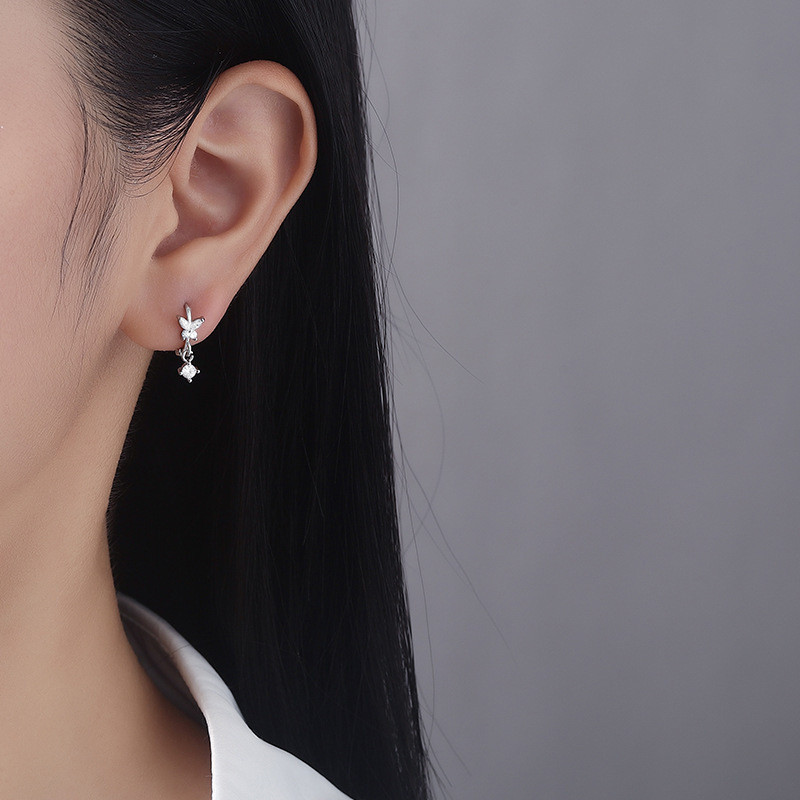 ในไทย💖ต่างหูห่วงเงินS925ผีเสื้อฝังเพชรหรูหราคนแพ้ง่ายใส่ได้การออกแบบที่ดีเครื่องประดับแฟชั่น สําหรับผู้หญิง.COD - รูปที่ 4