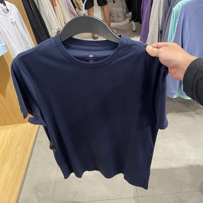 จัสทิพ. เสื้อยืดธรรมดา H&m MAN Regular fit