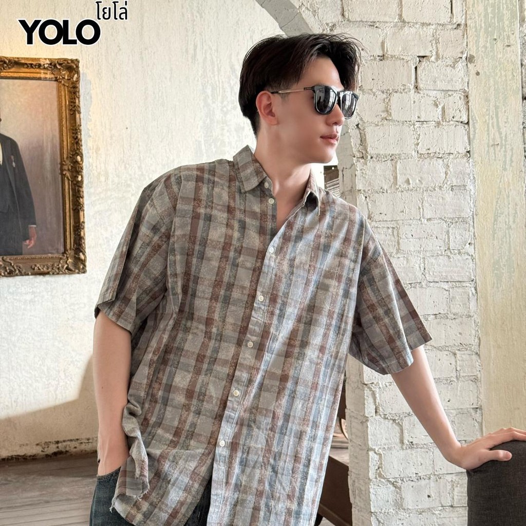 YOLO เสื้อเชิ้ต OVERSIZE เสื้อเชิ้ต เชิ้ตแขนสั้น ลายสก็อต แขนสั้น สีดำ 3959