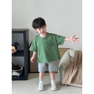 เสื้อคอกลมเด็กชายสีเขียวสดใส 🍀 สไตล์นาฬิกาเขียวขจัดวันสุดท้าย ขนาดครบ พร้อมรูปพิมพ์นาฬิกาเขียวและลูกดาว 💫