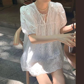 เสื้อเบลาส์ลูกไม้ แขนตุ๊กตา คอวีผ้าไหม