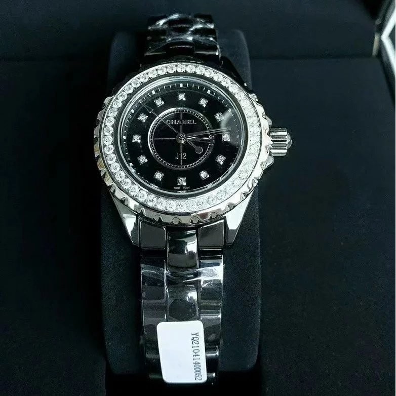 ช ่ องสไตล ์ ใหม ่ Chanel J12 Series Luxury Outer Ring Full Diamond Model 46 Bright Cut Natural Diamond Original Factory Channel Shell ชุดพร ้ อม Original Quartz Movement ขนาด 33 มม.ฝังเพชรจริงปฏิทิน Synchronization Original สุภาพสตรีนาฬิกาสุภาพสตรีนาฬิกา