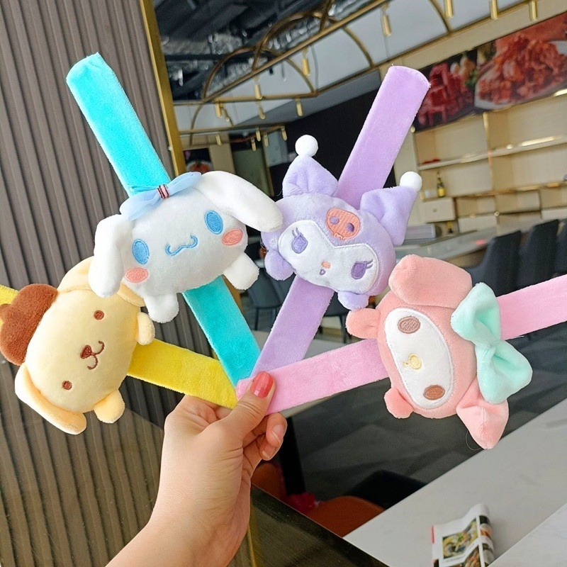 Kawaii Sanrio Hello Kitty Plush Slap Snap Wrap สายรัดข้อมือแหวนการ์ตูน My Melody Kuromi ตุ๊กตา Clpping แหวนสร้อยข้อมือสาวของขวัญ