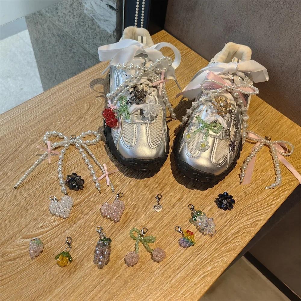 1 ชิ้น บัลเล่ต์สไตล์ โบว์ไข่มุก ลูกปัดคริสตัล ดอกไม้เชอร์รี่ หัวเข็มขัดรองเท้า ดอกไม้รองเท้า อุปกรณ์เสริมสําหรับผู้หญิง ผู้ชาย