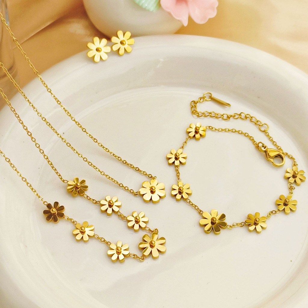 สร้อยคอดอกเดซี่กระดูกไหปลาร้าโซ่ข้ามพรมแดนการออกแบบเฉพาะต่างหูเหล็กไทเทเนียมเครื่องประดับสําหรับผู้หญิง