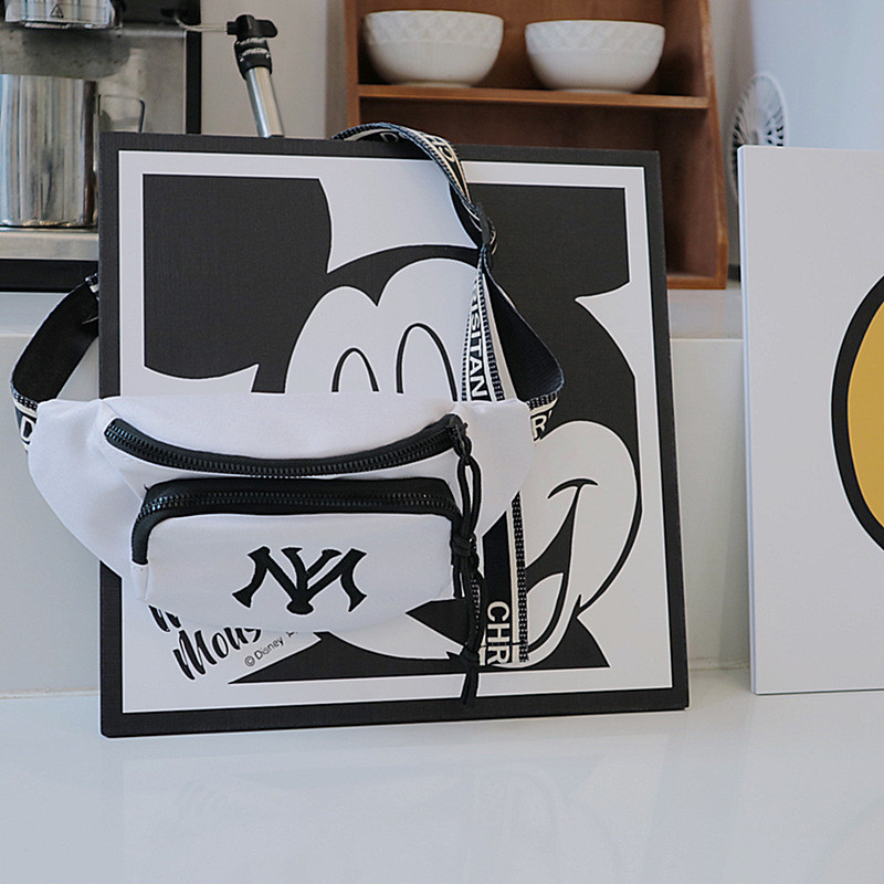 Amila กระเป๋าคาดหน้าอกแฟชั่นสไตล์เกาหลีส่วนบุคคลอินเทรนด์ Cool Letter เด็ก Casual All-Match Crossbody กระเป๋าไนลอน