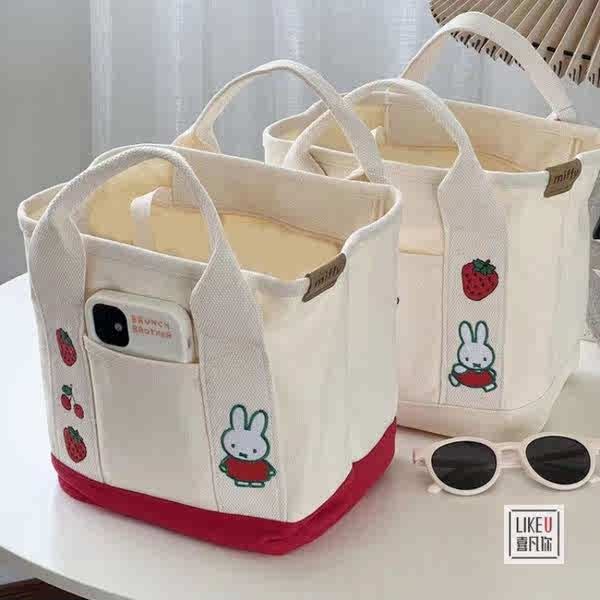 กระเป๋าถือ กระเป๋าผ้า ปีกระต่ายกระต่ายเย็บปักถักร้อยญี่ปุ่นน่ารักกระเป๋าผ้าใบ Bao Ma ออกไปกระเป๋ามือ Bento กระเป๋าพนักงานออฟฟิศกระเป๋าถือสาว