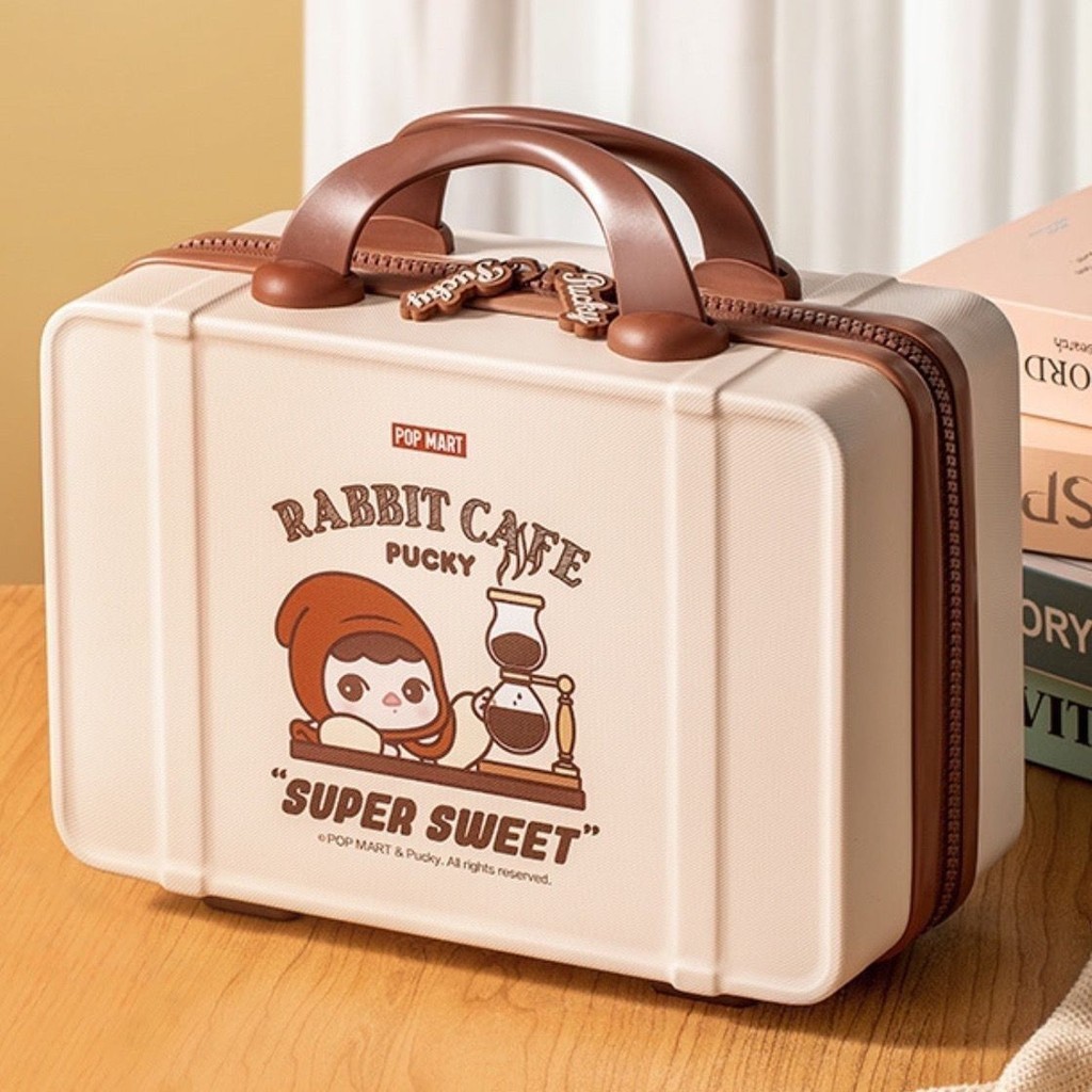 [ ของแท ้ ] Pop Mart Elf Bunny Cafe Series Box กระเป ๋ าเดินทาง Biqi สําหรับเด ็ กแบบพกพา