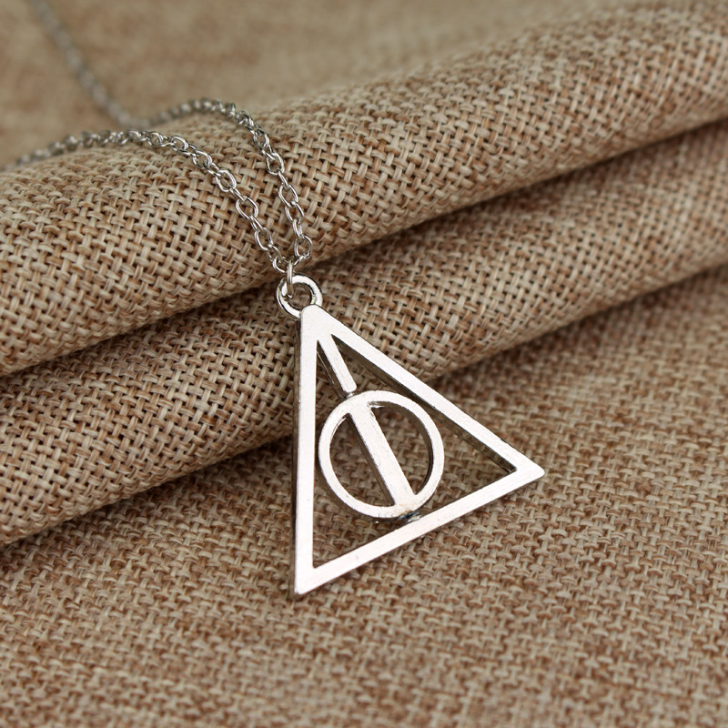 อะนิเมะ Deathly Hallows สามเหลี ่ ยม Rotatable จี ้ ตัวอักษรภาพยนตร ์ แฟชั ่ นเครื ่ องประดับ 60 ซม.สร ้ อยคอ