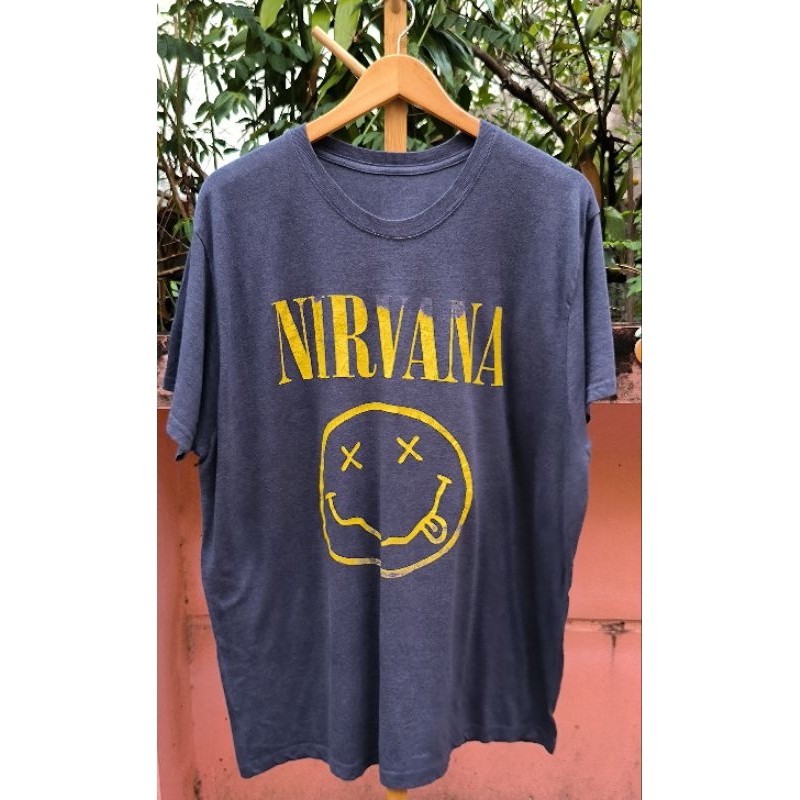 Short sleeve เสื้อวินเทจ วง Niravana (มือสอง) size 2XL 26"/31.5 ผ้า50/50 ป้ายคอสีจางการจัดส่งที่รวดเ