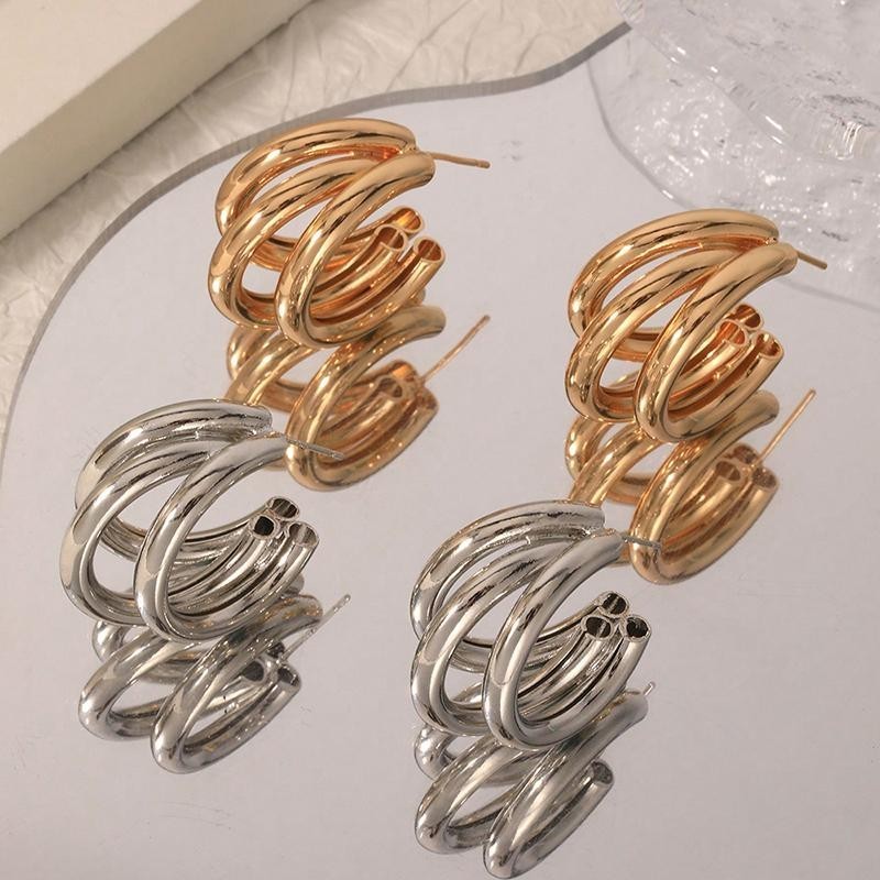 ต่างหูแฟชั่น Multi-Layered Glossy Hoop ต่างหู Retro Luxury สําหรับผู้หญิงเหมาะสําหรับงานปาร์ตี้ Gatherings สวมใส่ทุกวัน