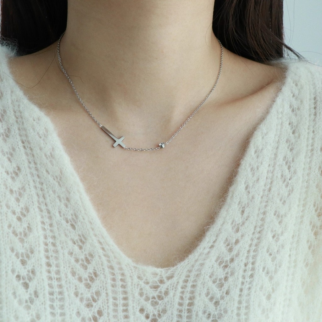 Katrina Shop ใหม่สร้อยคอข้ามสําหรับผู้หญิงไทเทเนียมเหล็ก Non-Fading Niche Design Sense บุคลิกภาพอเนก