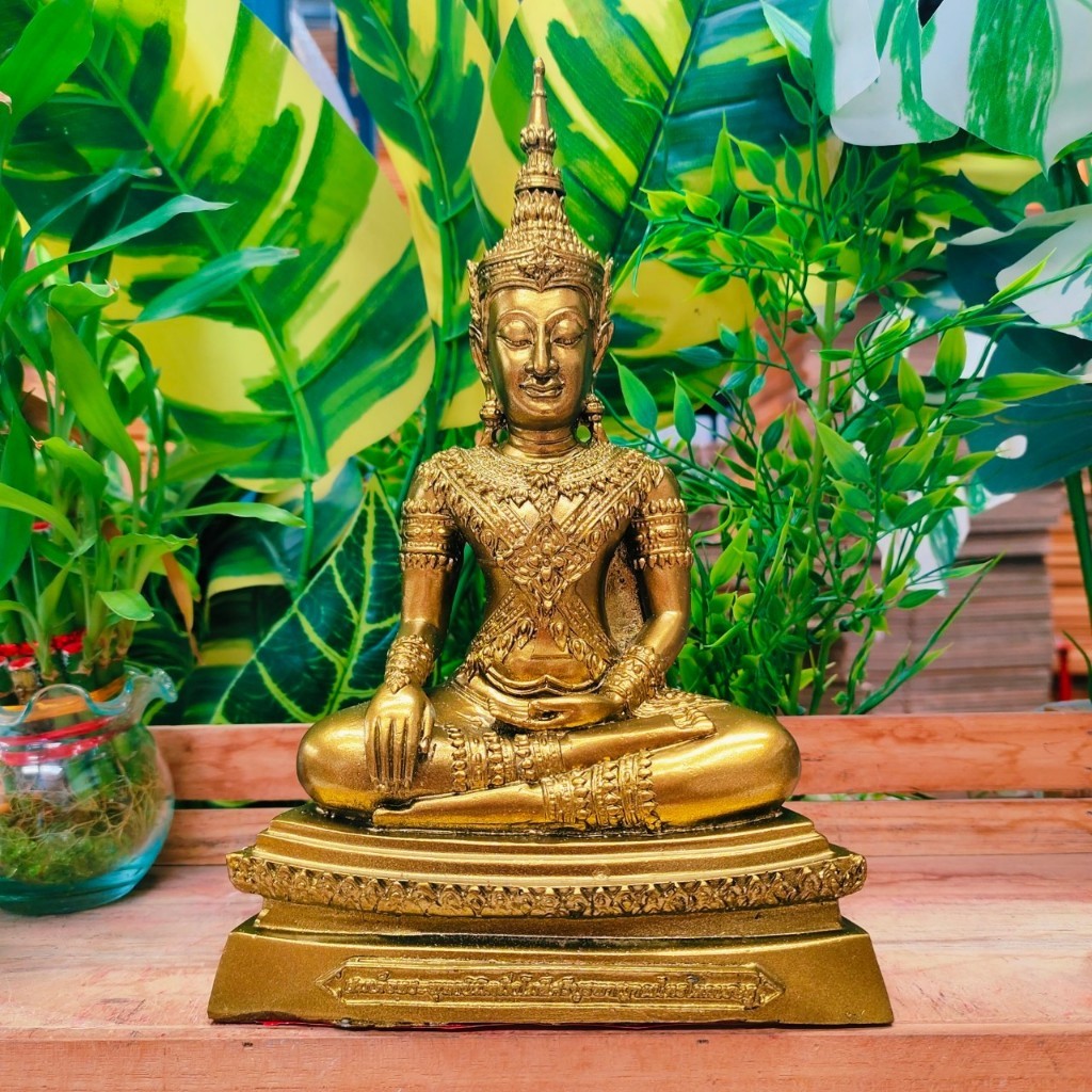 พระพุทธนิมิตวิชิตมารโมลี มีพุทธลักษณะงดงาม  สีทองเก่า ขนาด 5 นิ้ว สูง 10 นิ้ว (P