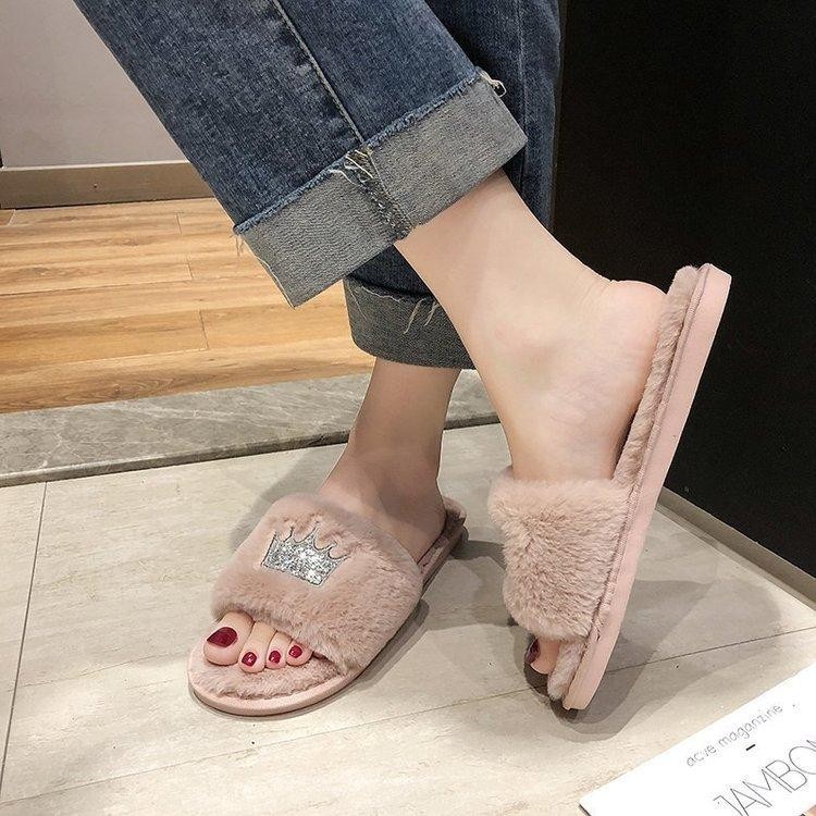 Yuki🎀SH-1-05 รองเท้าแตะผ้าขน ใส่เดินในบ้าน นิ่มใส่สบายมาก ลายมงกุฎ