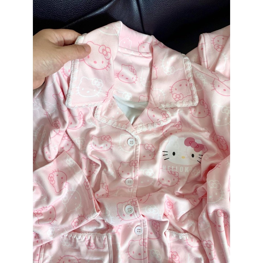 ชุดนอนผู้หญิงฤดูหนาวเยอรมันกํามะหยี่สีชมพูพิมพ์เต็มคิตตี้ซับขนแกะเพิ่มความหนาให้อบอุ่นสามารถสวมใส่นอกบ้านสูท