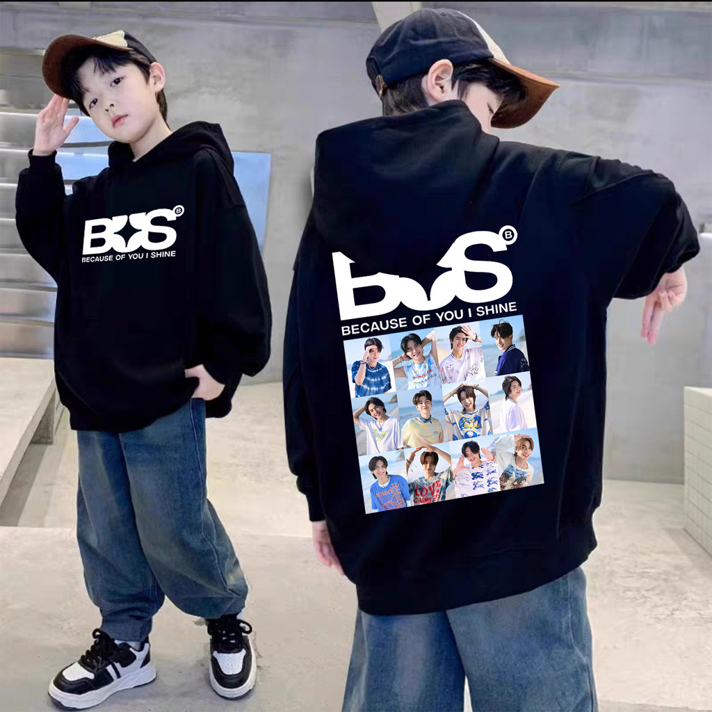 【ใหม่】BUS ”Because of you i shine“เสื้อฮู้ดเด็กแขนยาวลายพิมพ์คอตตอนเนื้อนุ่ม ระบายอากาศดี สีดำ/ขาว ขนาด 120-150cm#01