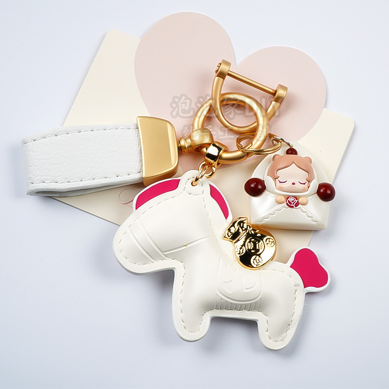 ของแท ้ Pop Mart Love Letter พวงกุญแจรถน ่ ารักมินิกระเป ๋ าแขวนวันเกิด Niche ของขวัญสร ้ างสรรค ์