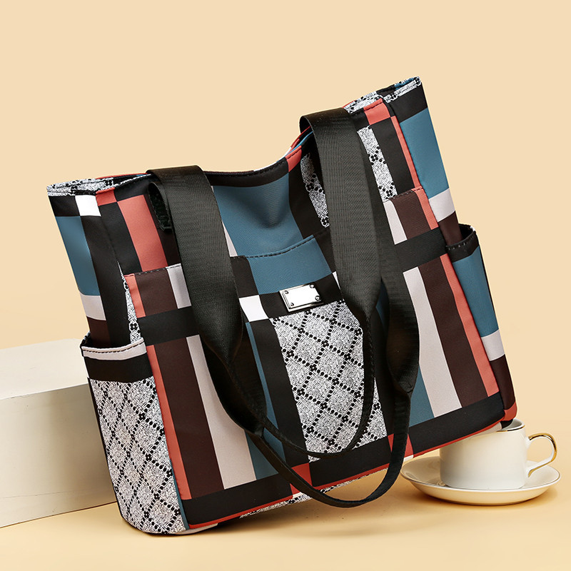 Simple Canvas Tote Bag All-Match พิมพ์กระเป๋าถือการจับคู่สีอินเทรนด์ขนาดใหญ่ความจุ Tote Bag ปฏิบัติสบาย Multi-La