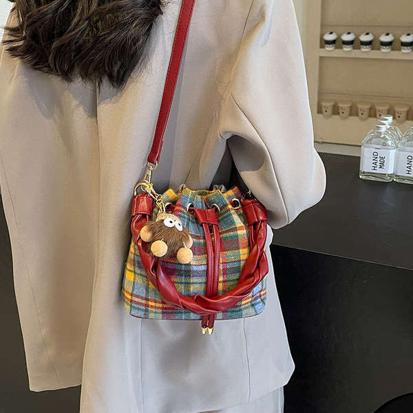 bag กระเป๋า rally the bag กระเป๋าผู้หญิง Amy Rabbit 2024 การออกแบบเฉพาะใหม่ Ins Trend Texture Retro Contrast One Shoulder Crossbody Bucket Bag