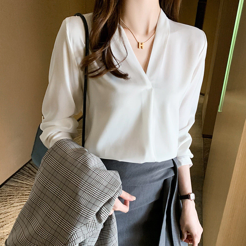 S-2XL เสื้อเชิ้ตผ้าซาตินคอวีแฟชั่นเรียบง่าย แขนยาว เสื้อเชิ้ตผู้หญิง เสื้อเชิ้ตทำงาน