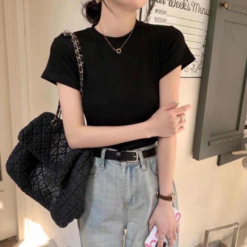 เสื้อยืดครอป คอกลม รุ่นใหม่ ผ้าหนุ่มใส่สบาย ผ้าฝ้าย100%  เหมาะใส่หสำหรับฤดูร้อนมาก