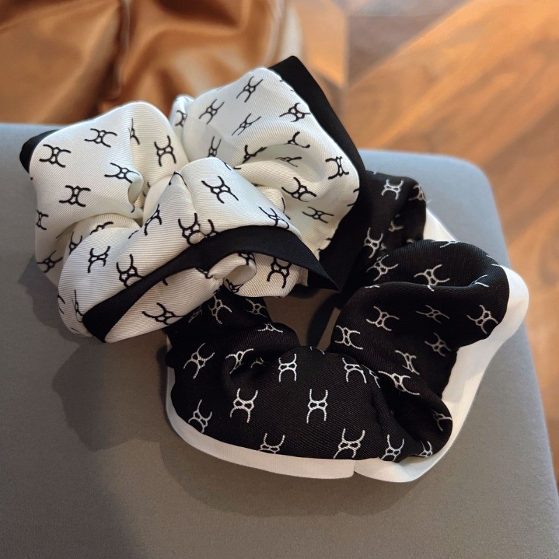 ยางรัดผม ขนาดใหญ่ พิมพ์ลาย Scrunchie สีดํา และสีขาว สําหรับผู้หญิง