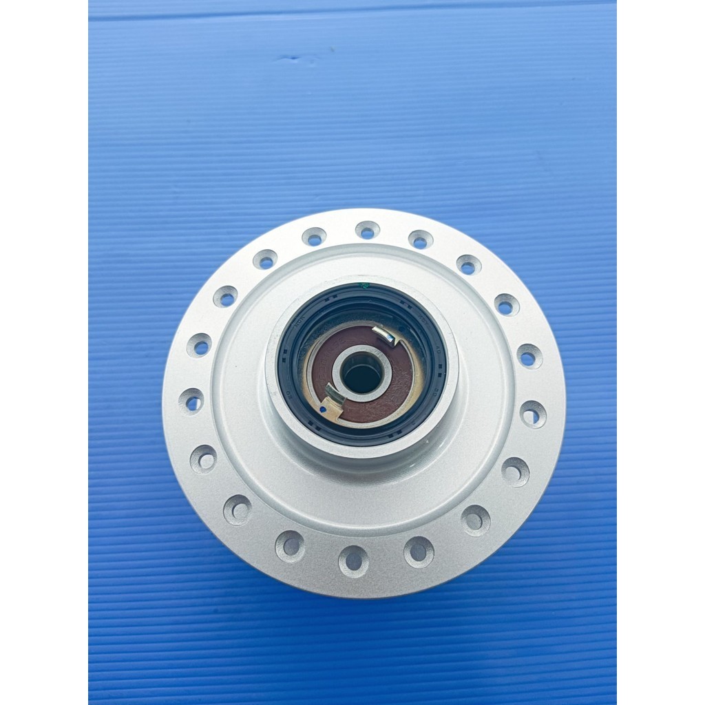 44635-KPH-650ZA/1ดุมล้อหน้าแท้HONDA Wave100sยูบ็อค,Wave125x,s,r,Wave125iรุ่นไฟเลี้ยวบังลม (รุ่นมีกระ