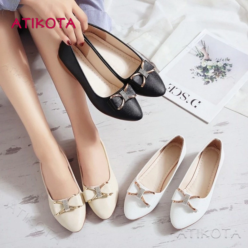 Atikota ผู ้ หญิงชี ้ รองเท ้ าส ้ นเตี ้ ยสุภาพสตรี Rhinestone Pu หนังแบนรองเท ้ าทํางานหญิง