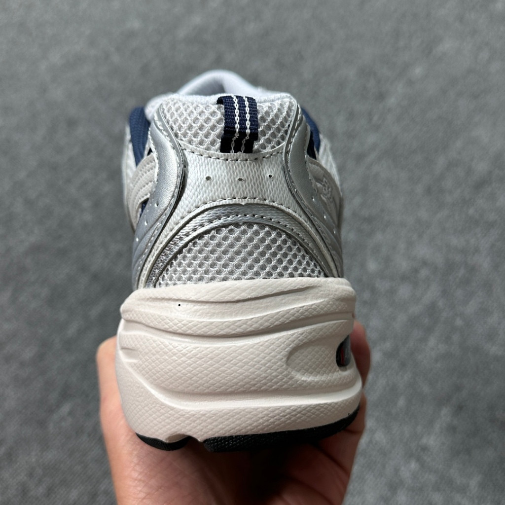 ใหม่ 530 Steel Grey MR530KA รองเท้ากีฬา