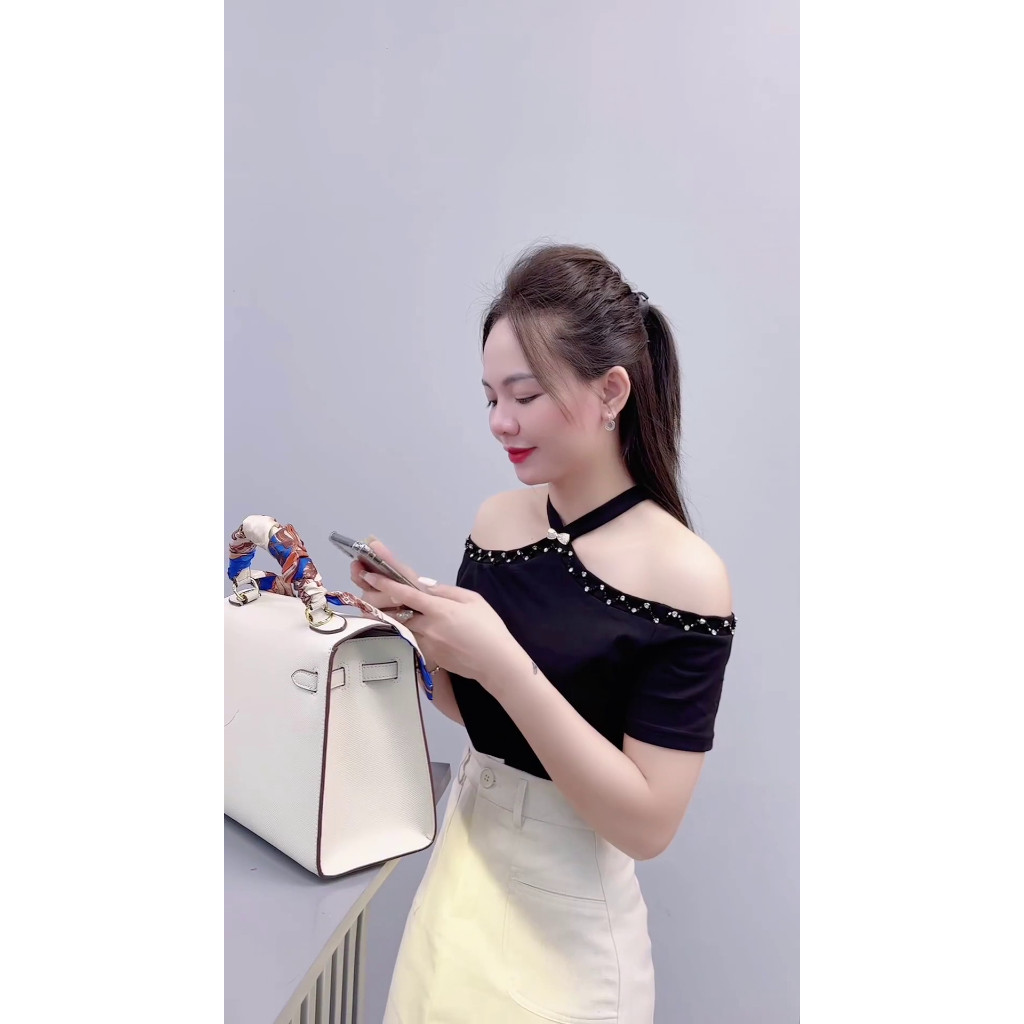 SK61 เสื้อยืดเปิดไหล่ Rhinestone