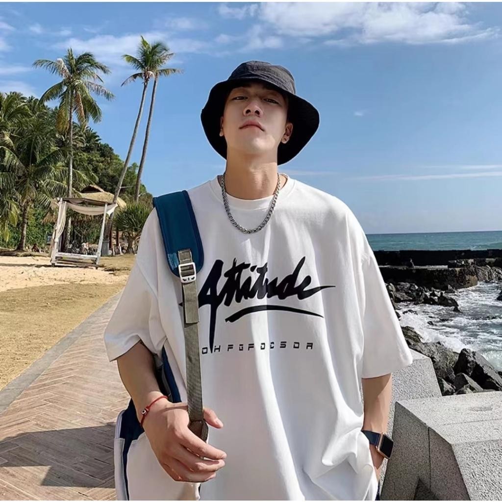 Basi เสื้อยืดผ้าฝ้ายโอเวอร์ ไซส์ไม่ยืดไม่ย้วย ลาย “Attitude” เสื้อยืดคอกลอมชายหญิงแบบนิ่มใส่สบาย สไตล์เกาหลี มินิมอล