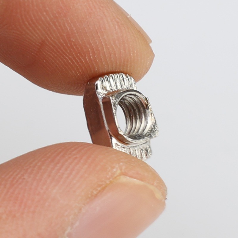 M5 T-Slot Nut – ตัวยึดหัวค้อนชุบเหล็กคาร์บอน – สกรูเลื่อนสําหรับการติดตั้งโปรไฟล์อลูมิเนียม, อุปกรณ์ยึดยึดอเนกประสงค์ ราคา ถูกที่สุด ดีลบีเคเค แกลเลอรีภาพที่ 5