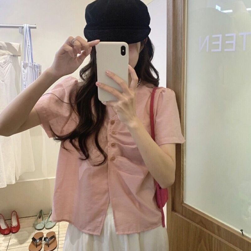 Shayne เสื้อเชิ้ตแขนสั้น สีทึบ คอวี สไตล์สลิม แฟชั่นเวอร์ชั่นเกาหลี จัดส่งภายใน 24 ชั่วโมง