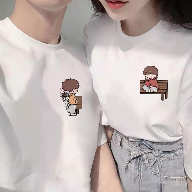 【ส่งจากไทย】คอกลมแฟชั่นสไตล์เกาหลี ตัวอักษรพิมพ์ลาย เสื้อยืดผู้ชายและผู้หญิงสามารถสวมใส่เป็นคู่ได้ Clothing คู่รัก