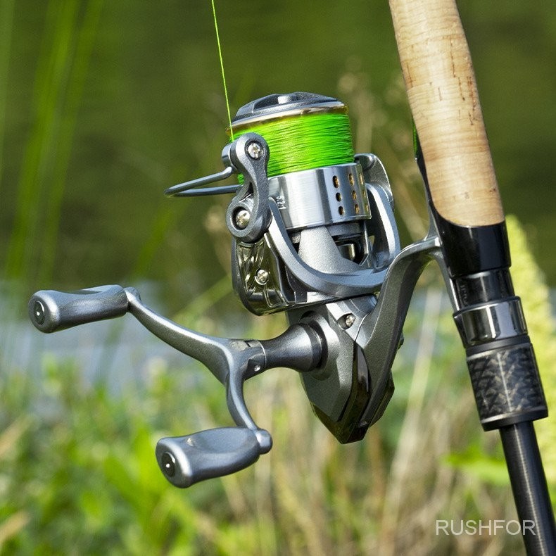 รีลตกปลา Double Rocker Spinning Reel ถ้วยโลหะตื้นไม่มีช่องว่างอัตราส่วนเกียร์ 5.2: 1 ความต้านทานสูงสุด 8 กิโลกรัม