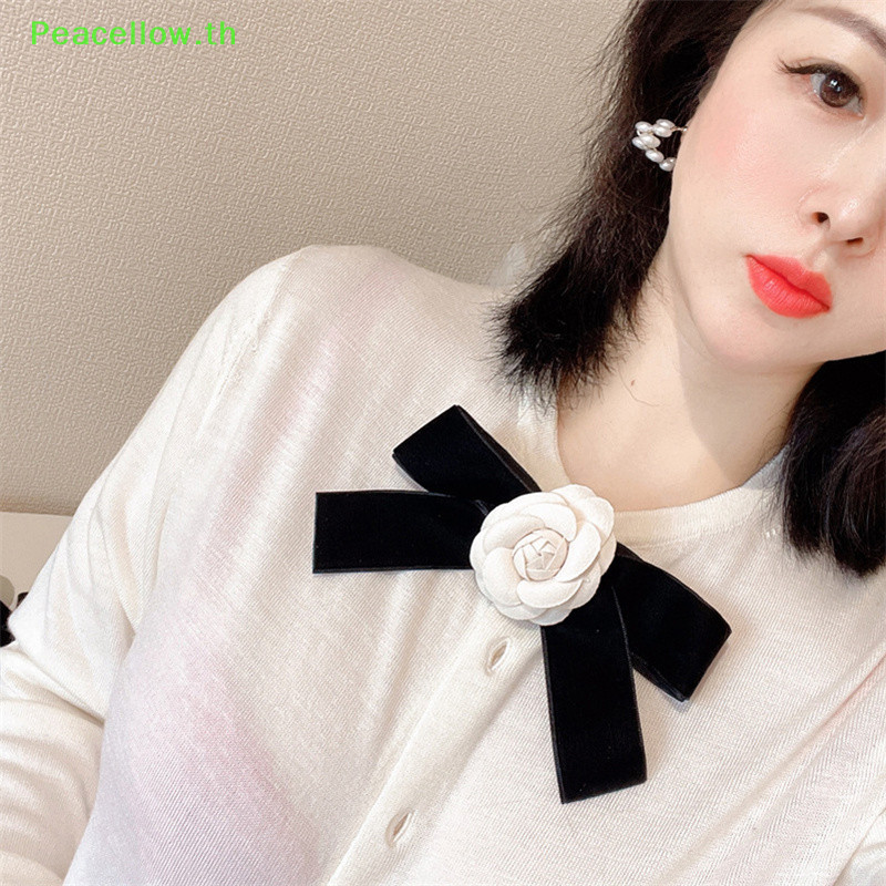 Peacellow ใหม่ผ้า Camellia ดอกไม้เข็มกลัดกํามะหยี่ Bow Tie สุภาพสตรีวิทยาลัยสไตล์เสื้อ Collar Pins Vintage งานแต่งงานเข็มกลัดสําหรับผู้หญิง TH