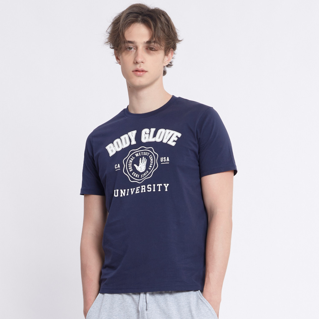 การจัดส่งที่รวดเร็วBODY GLOVE SC University T-Shirt 2024 เสื้อยืดแขนสั้น ลาย Front OG Wetsuit