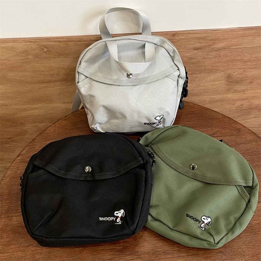 กระเป๋าถือ Snoopy Messenger Bag การ์ตูนญี่ปุ่น ins สไตล์ความจุขนาดใหญ่กีฬาทํางานสไตล์กระเป๋าเชลล์ลําลองน่ารัก