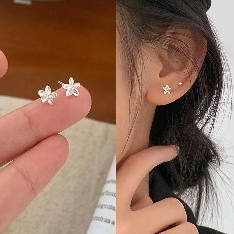 เดือน แฟชั่นต่างหูสตั๊ดดอกไม้ขนาดเล็กเรียบง่ายสําหรับต่างหูน่ารักสําหรับผู้หญิง
