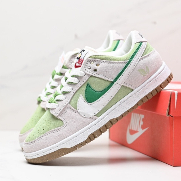 ในกรุงโว้ค!~ Nike DUNK SB LOW รองเท้าผ้าใบลําลอง ข้อสั้น สีขาว สีเขียว